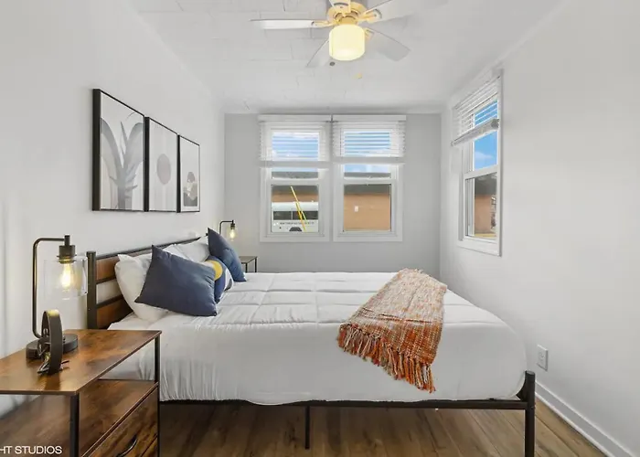 Ferienhaus Charming 4br Retreat In The Heart Of