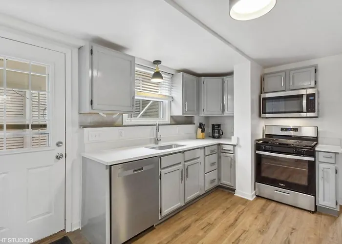 Charming 4br Retreat In The Heart Of