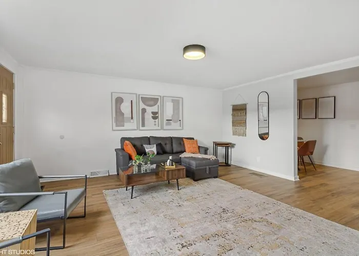Charming 4br Retreat In The Heart Of Ferienhaus