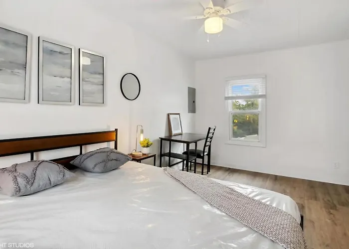 Ferienhaus Charming 4br Retreat In The Heart Of *