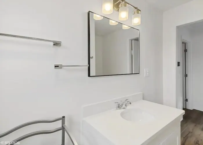 Charming 4br Retreat In The Heart Of