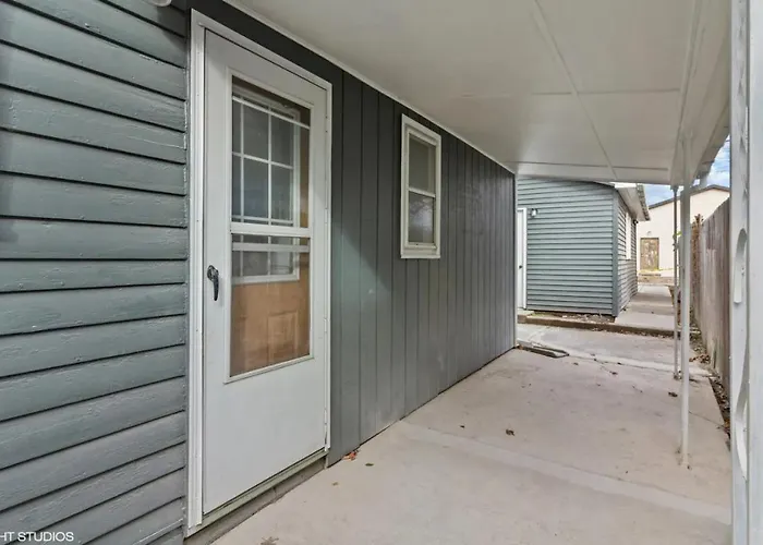 Charming 4br Retreat In The Heart Of