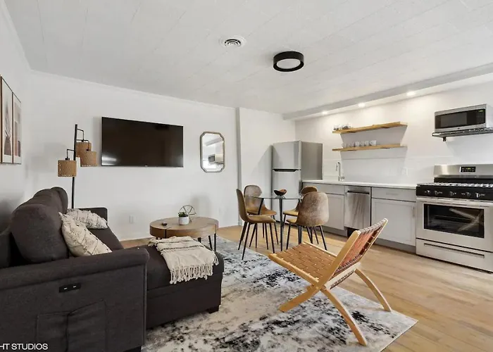 Ferienhaus Charming 4br Retreat In The Heart Of *