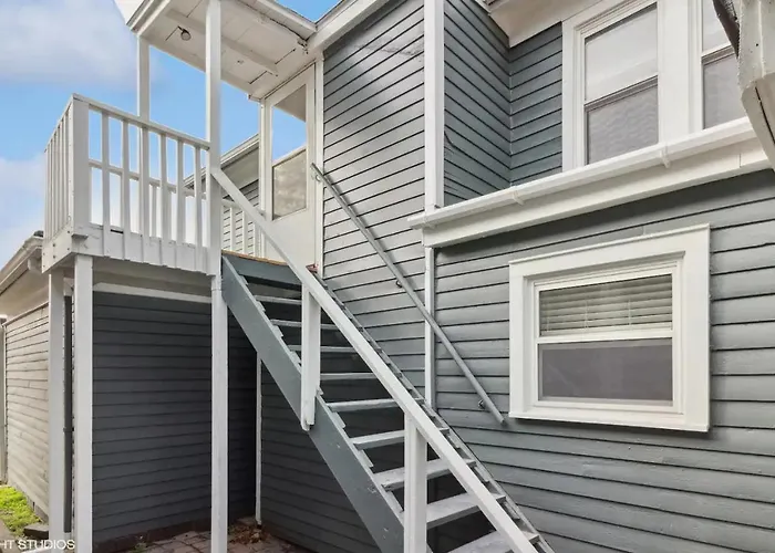 Charming 4br Retreat In The Heart Of Ferienhaus *